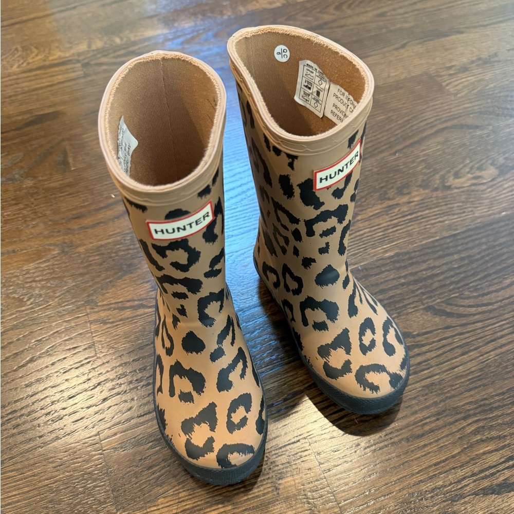 Kids leopard Hunter rainboots size 7